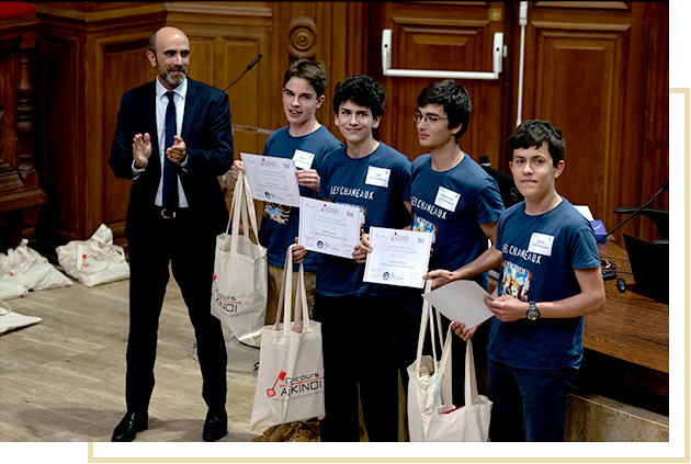 Nicolas Lerner et l'équipe lauréate du Collège-Lycée Franco-Allemand de Buc.